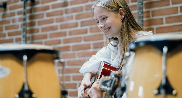 Hvert efterår afholder Lemvig Gymnasium egnens største skolefest, hvor elever, forældre og ansatte møder frem i stort tal...