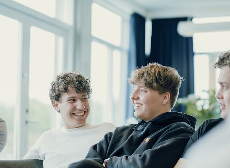 Med EUD og EUX får du en bred teoretisk og praktisk viden inden for butik, handel, kontor og finans og en adgangsbillet til videregående uddannelser ...