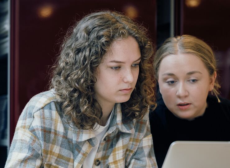 EUD er en merkantil erhvervsuddannelse, og du får viden om forretningsservice, handel og event. EUD giver adgang jobs som for eksempel salgsassistent, butikschef, indkøbsassistent og eventkoordinator ...