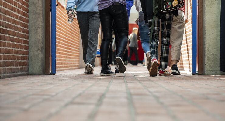 Uanset om du går på STX eller HHX består grundforløbet altid af undervisning i dansk, engelsk, matematik og samfundsfag.