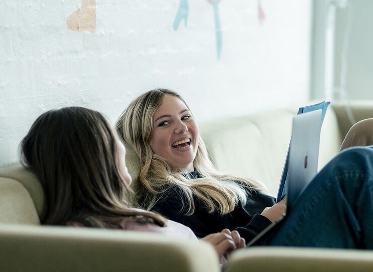 10. klasse er for dig, der måske er uafklaret med valg af ungdomsuddannelse og gerne vil blive klagere på erhvervsuddannelser og gymnasiale uddannelser...