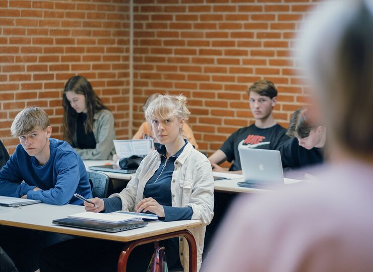 Eksamen på STX består af mindst 10 prøver fordelt over de tre år. To af prøverne er obligatoriske ...