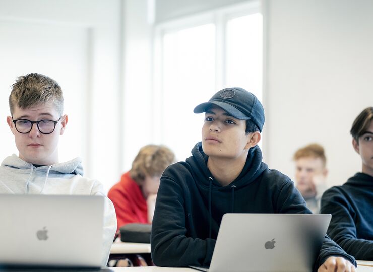  I 10. klasse kan du aflægge prøve i dansk, matematik, engelsk, fysik/kemi, tysk og fransk.